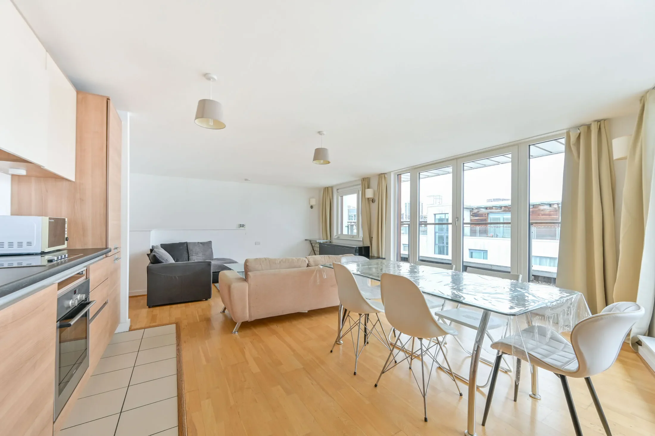 Flat Empire Way in Greater London