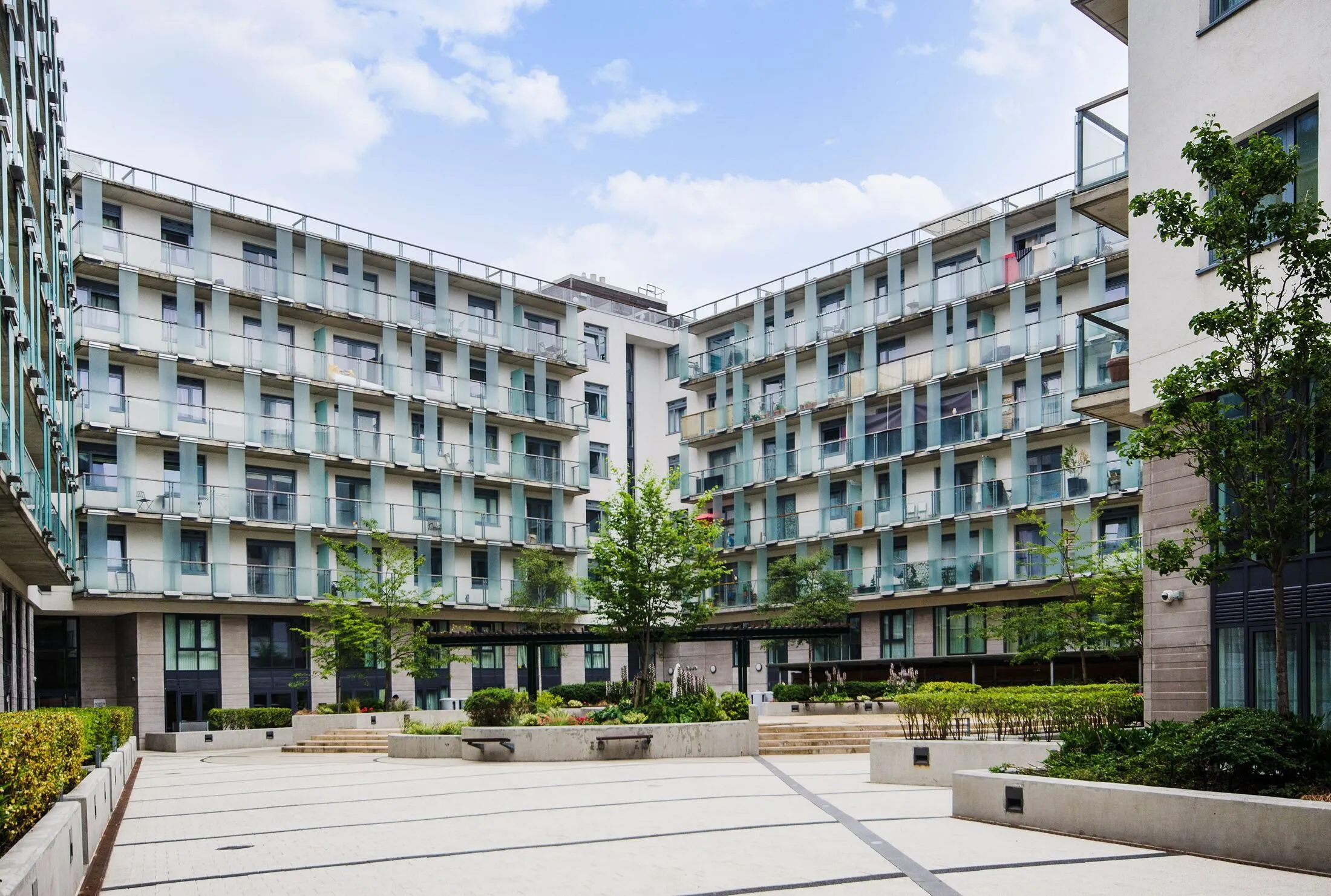 Flat Empire Way in Greater London