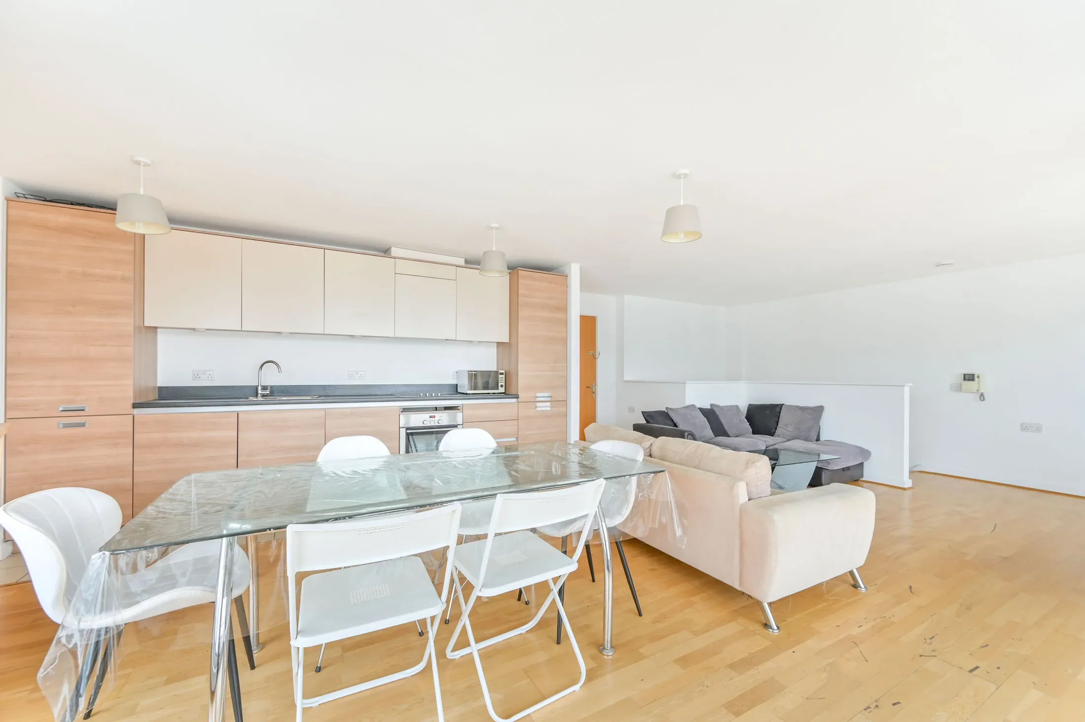 Flat Empire Way in Greater London