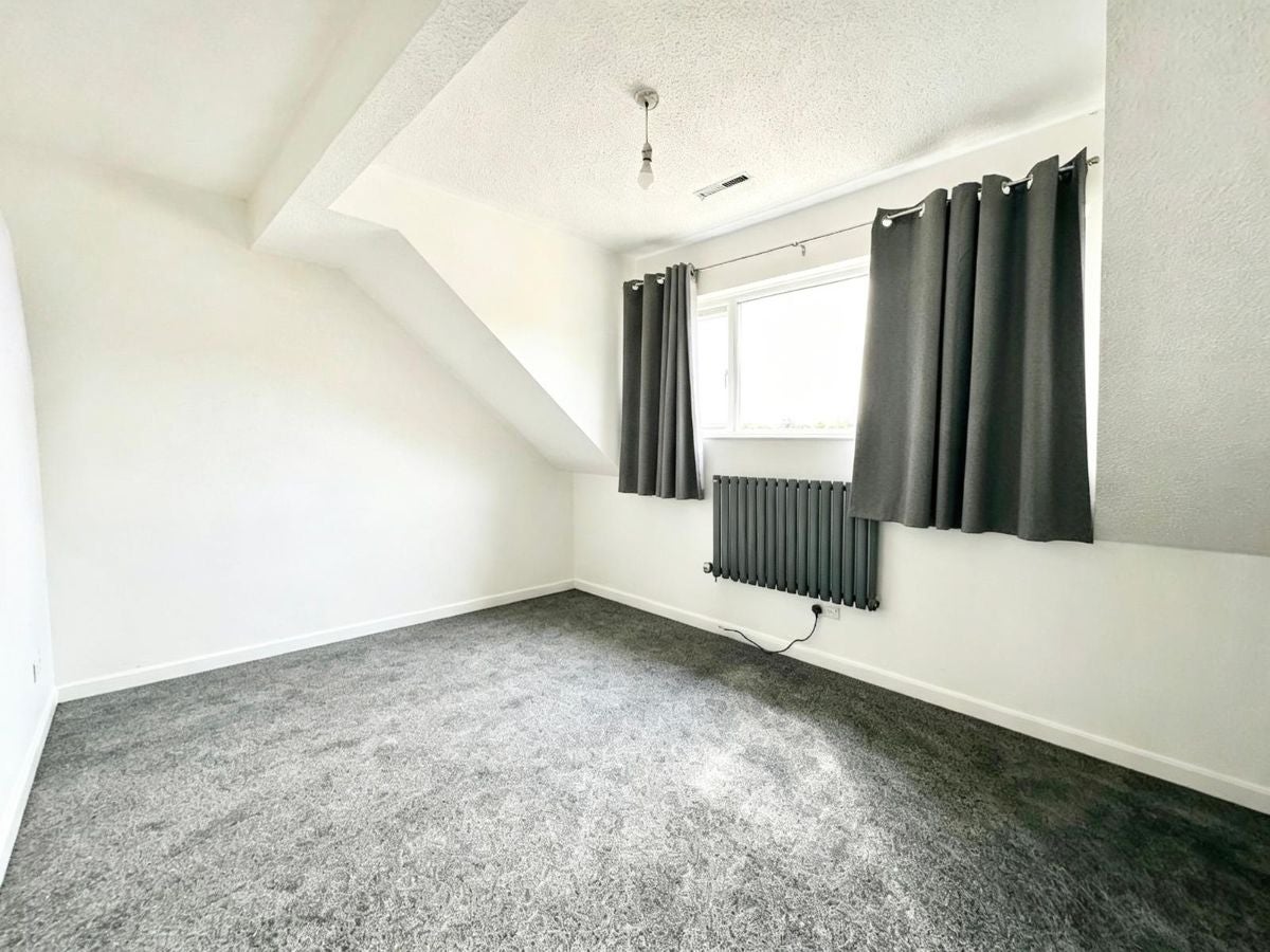 Flat Cornflower Way in Greater London