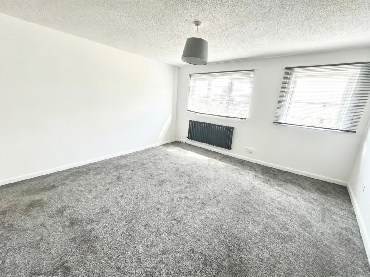 Flat Cornflower Way in Greater London