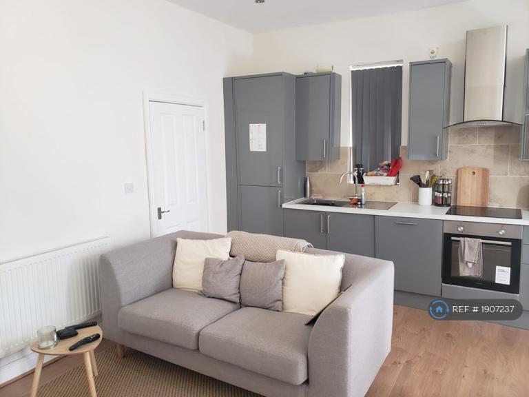 Flat Bentcliffe Lane in Leeds