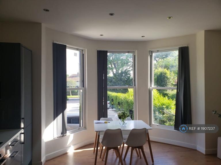 Flat Bentcliffe Lane in Leeds
