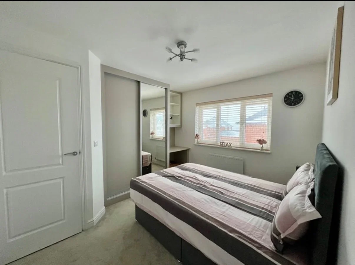 Room Armstrong Road in Luton