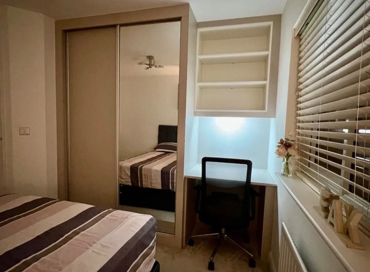 Room Armstrong Road in Luton