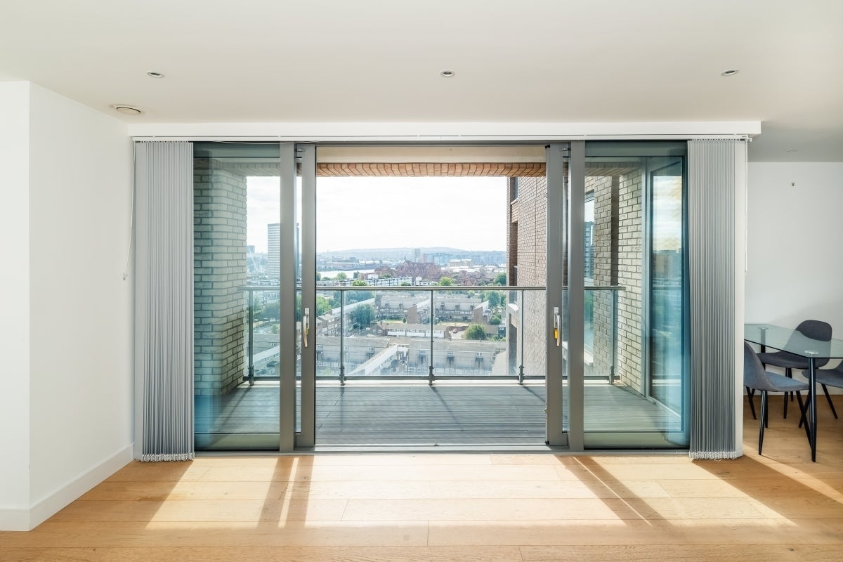 Flat Limeharbour in Greater London