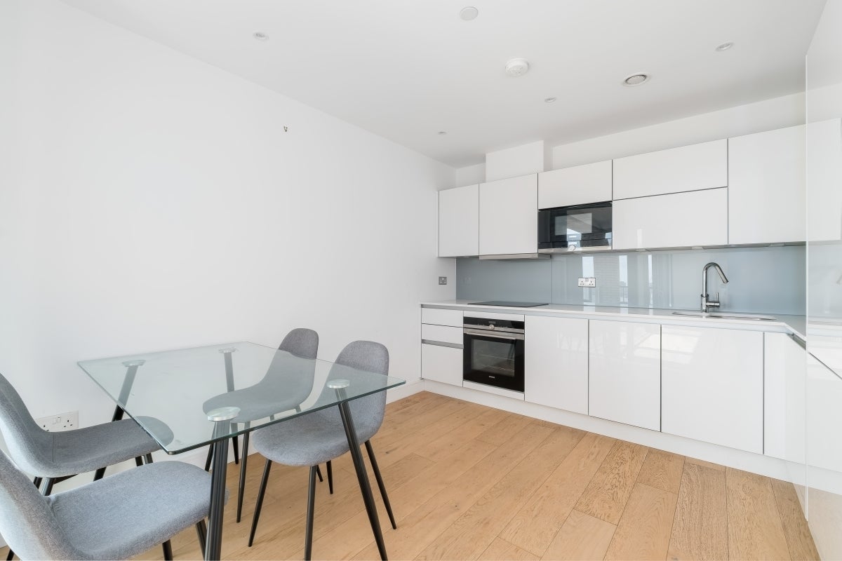 Flat Limeharbour in Greater London
