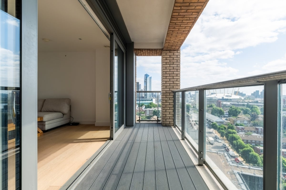Flat Limeharbour in Greater London