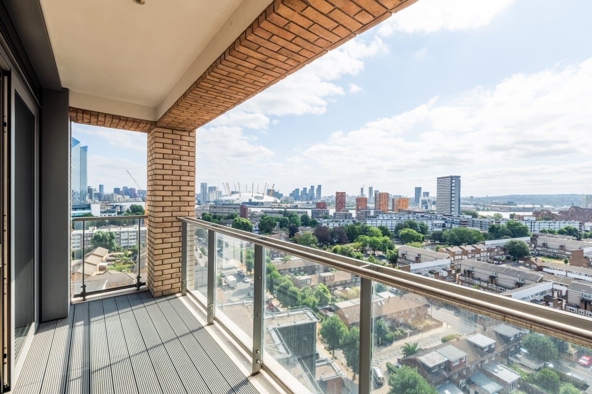 Flat Limeharbour in Greater London