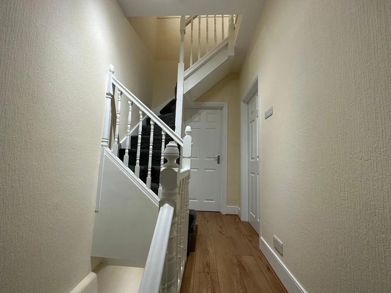 Room High Street North in Greater London
