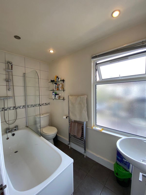 Room Malvern Road in Greater London