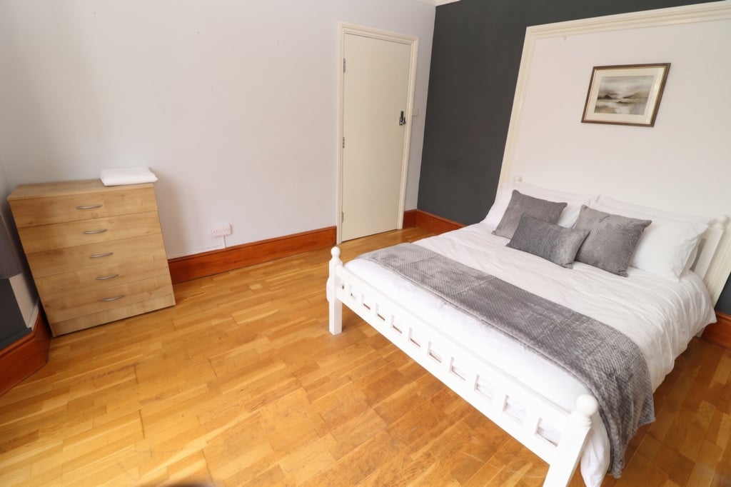 Room Globe Road in Greater London