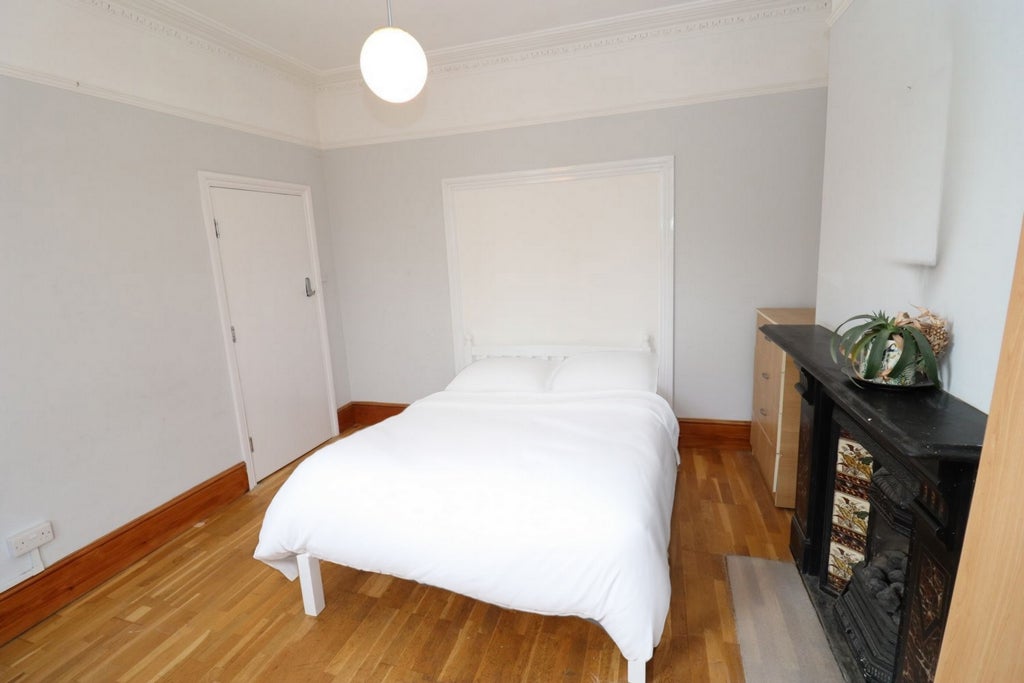 Room Globe Road in Greater London