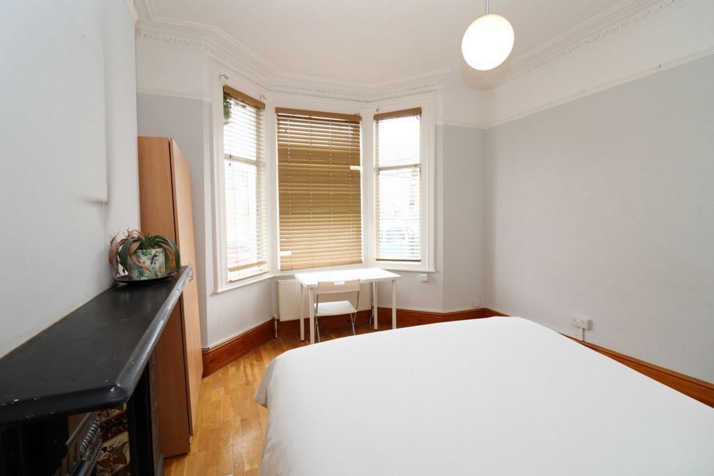 Room Globe Road in Greater London