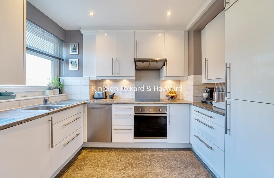Flat Brondesbury Villas in Greater London
