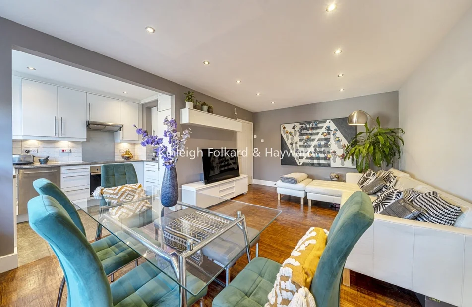 Flat Brondesbury Villas in Greater London