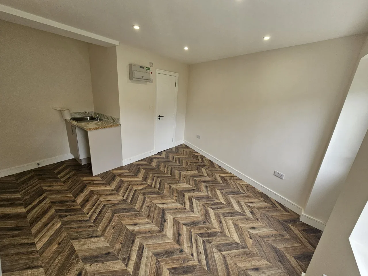Flat Tolworth Rise North in Greater London