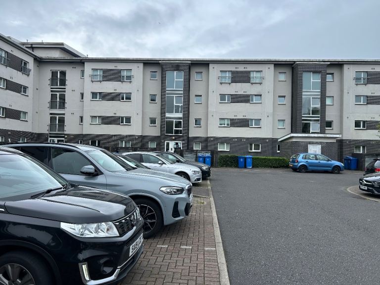 Flat St Andrews Close in Glasgow