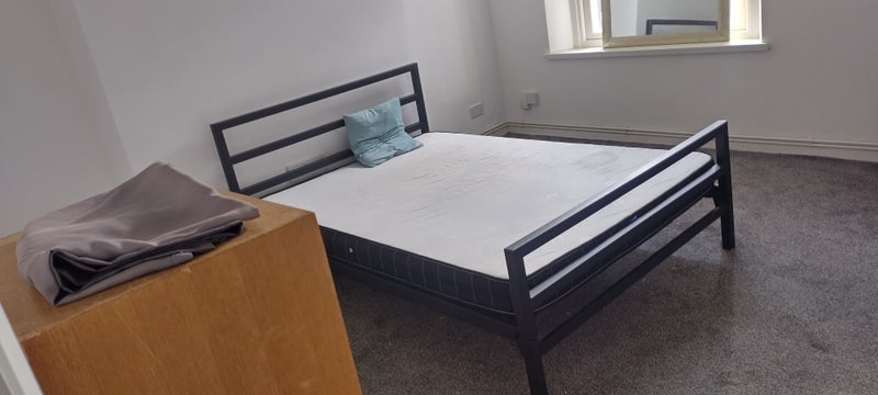 Room Lower Road in Greater London