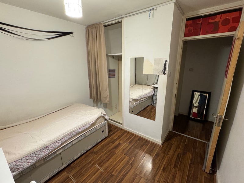 Room Grafton Way in Greater London