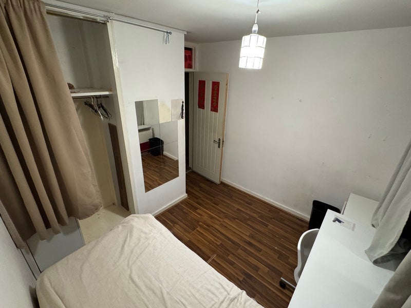 Room Grafton Way in Greater London