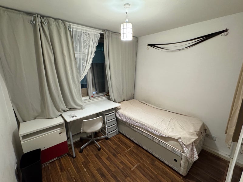 Room Grafton Way in Greater London