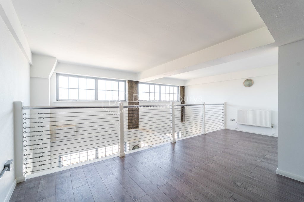 Flat Kingsland Road in Greater London