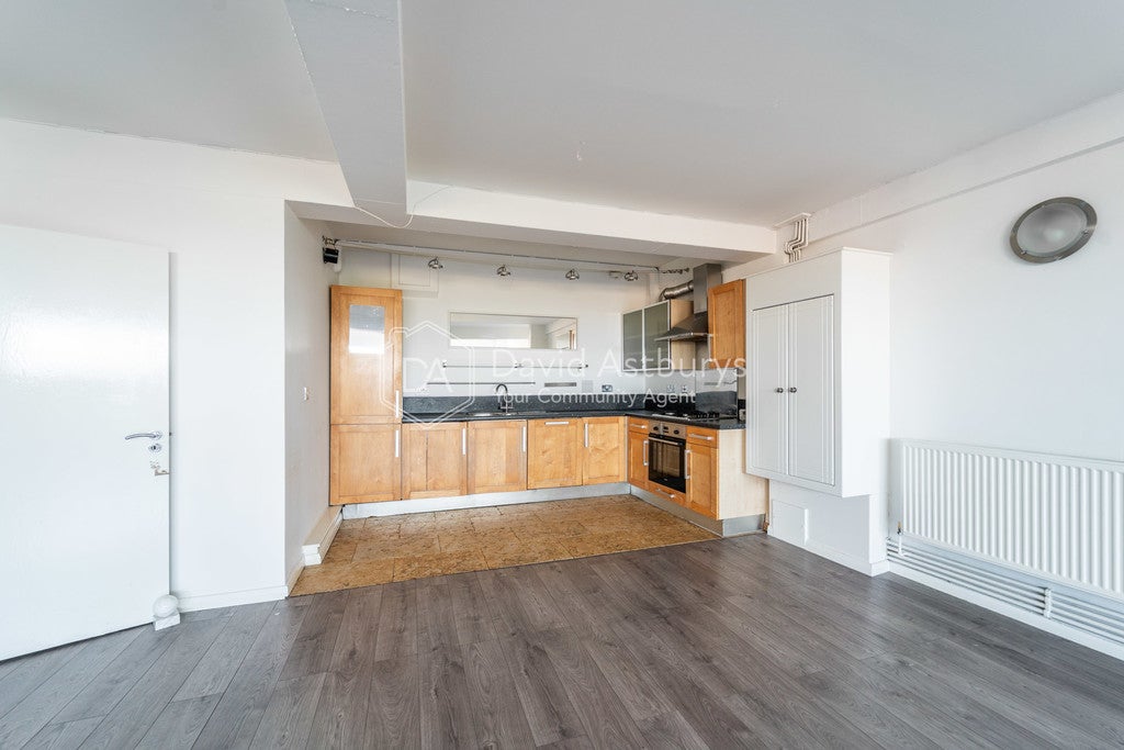 Flat Kingsland Road in Greater London