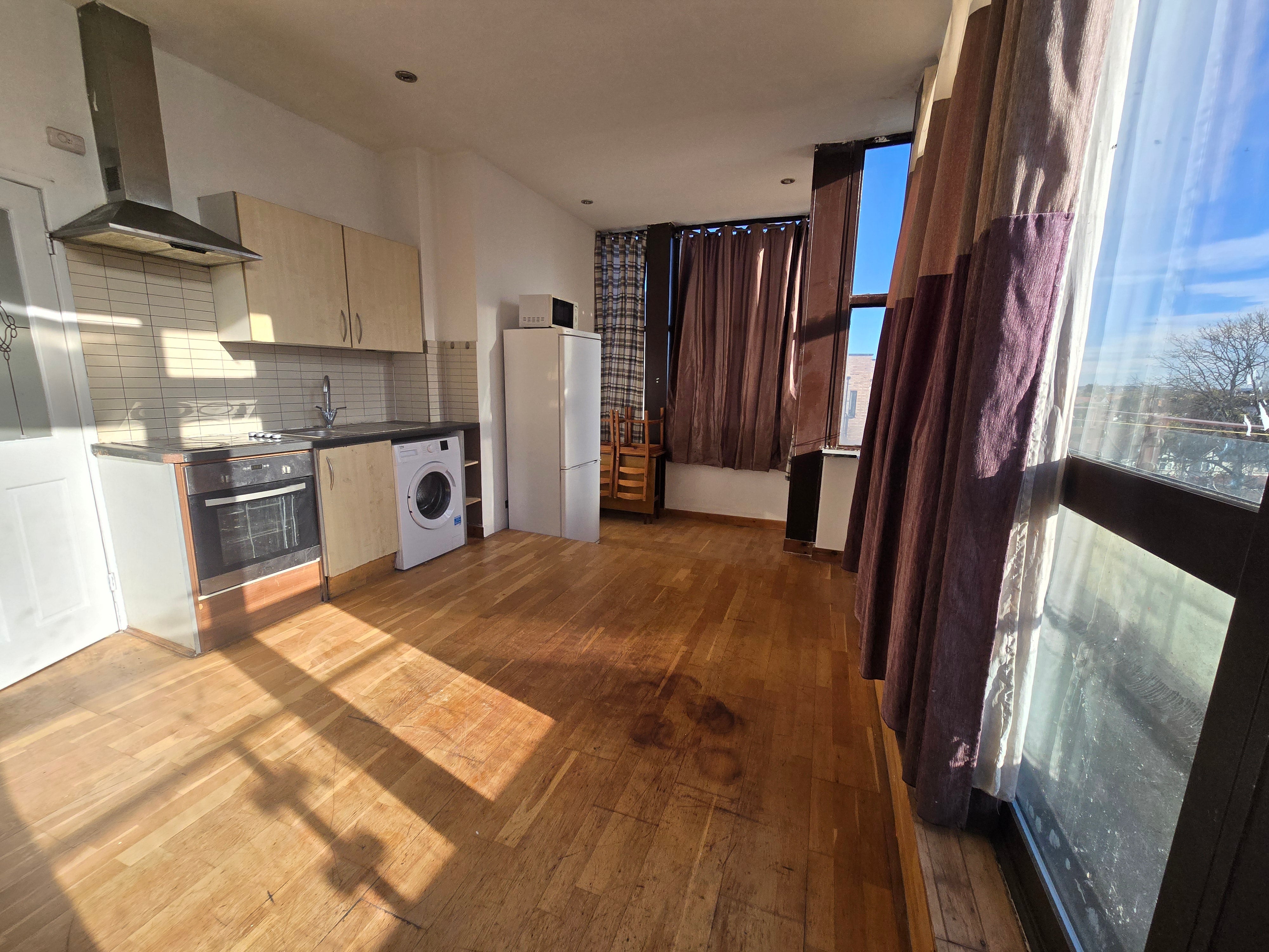 Flat Bonnersfield Lane in Greater London