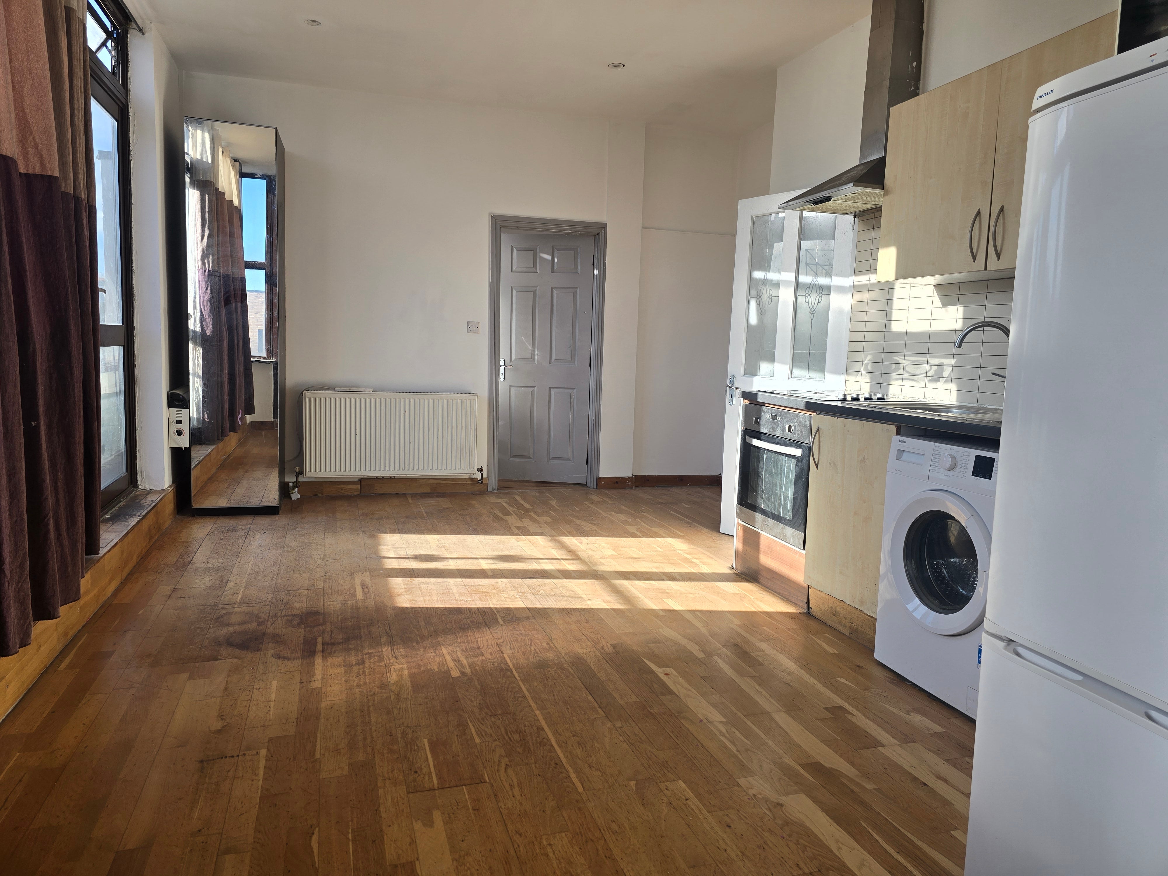 Flat Bonnersfield Lane in Greater London