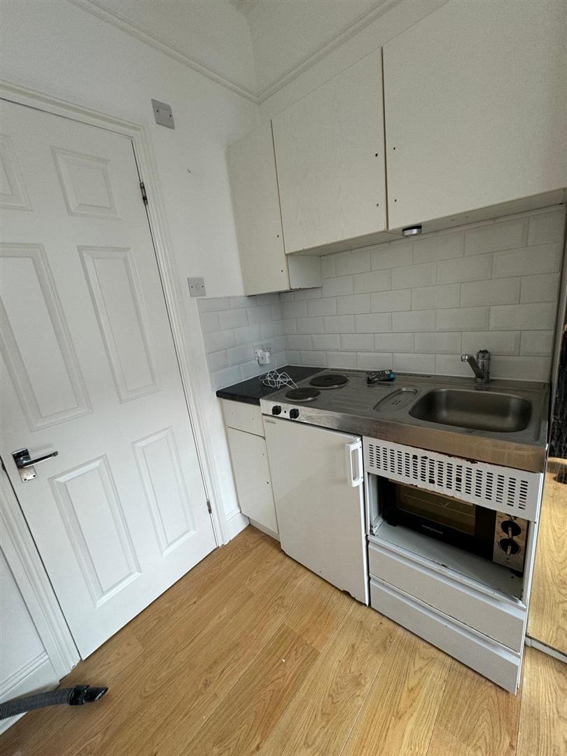 Flat Elm Grove in Greater London