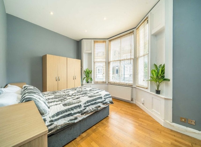 Flat Horsford Road in Greater London