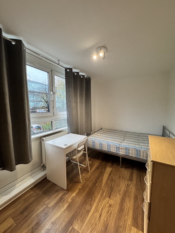 Room Queensdale Crescent in Greater London