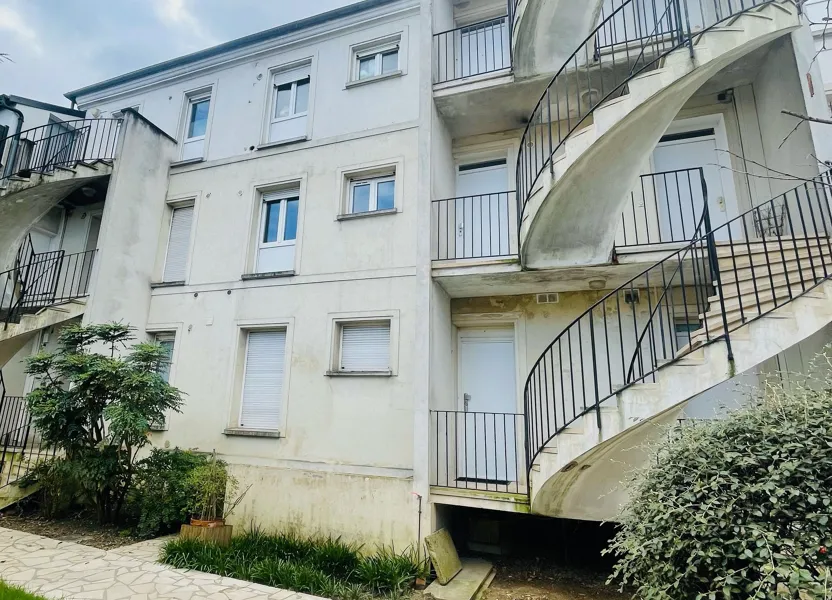 Flat Rue Latérale au Viaduc in Le Perreux-sur-Marne