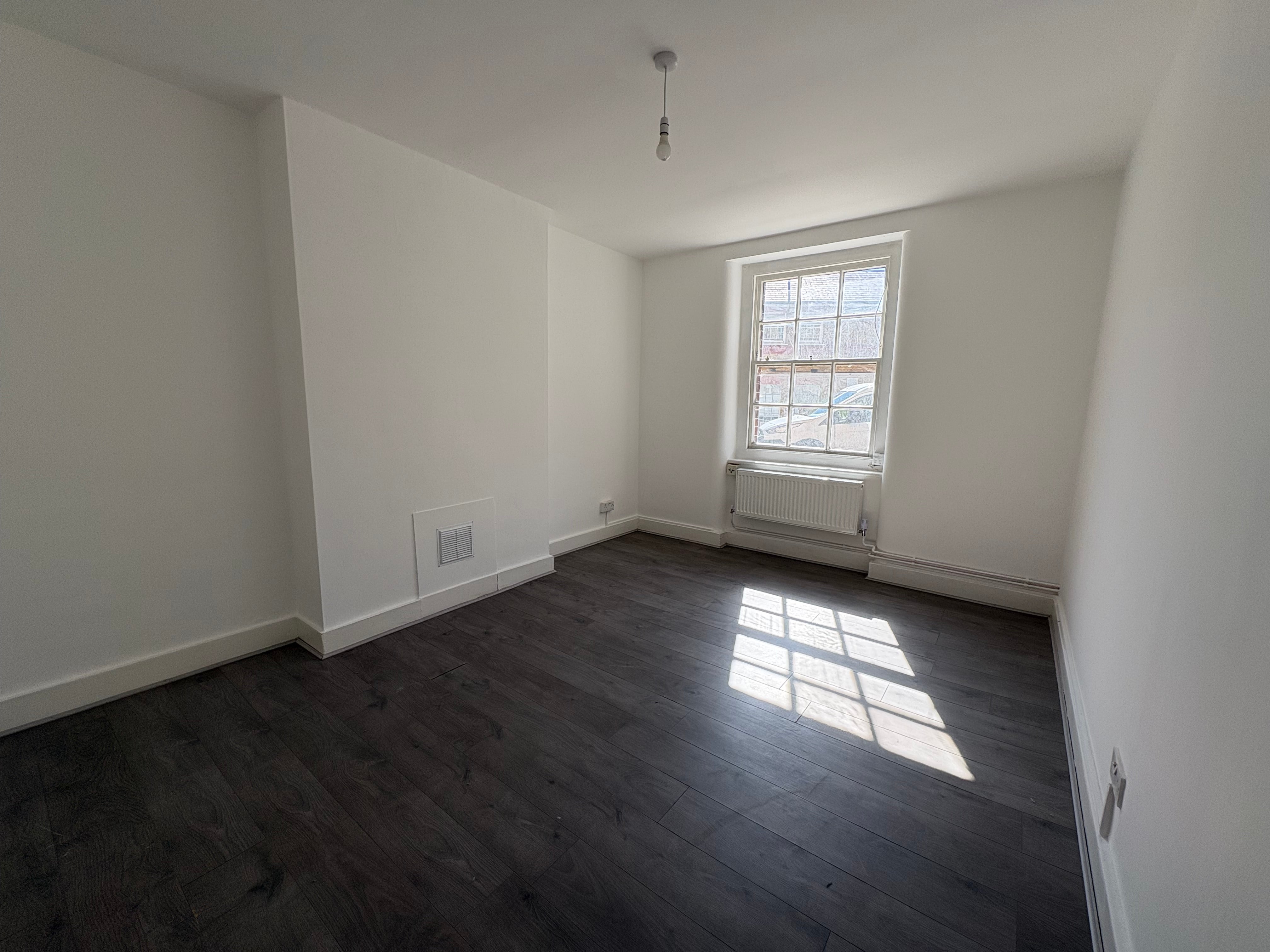 Flat Wellington Way in Greater London