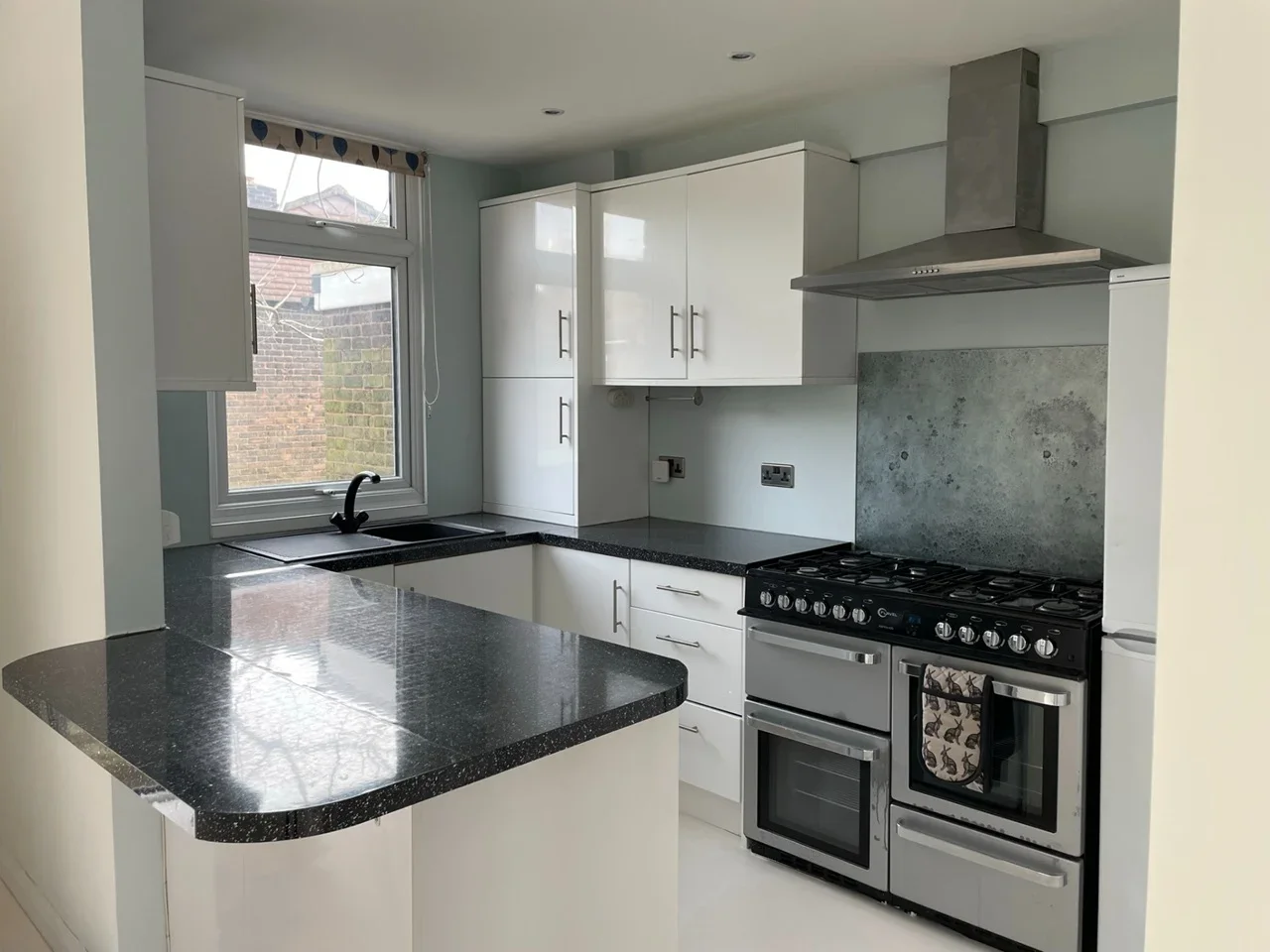 House Delawyk Crescent in Greater London