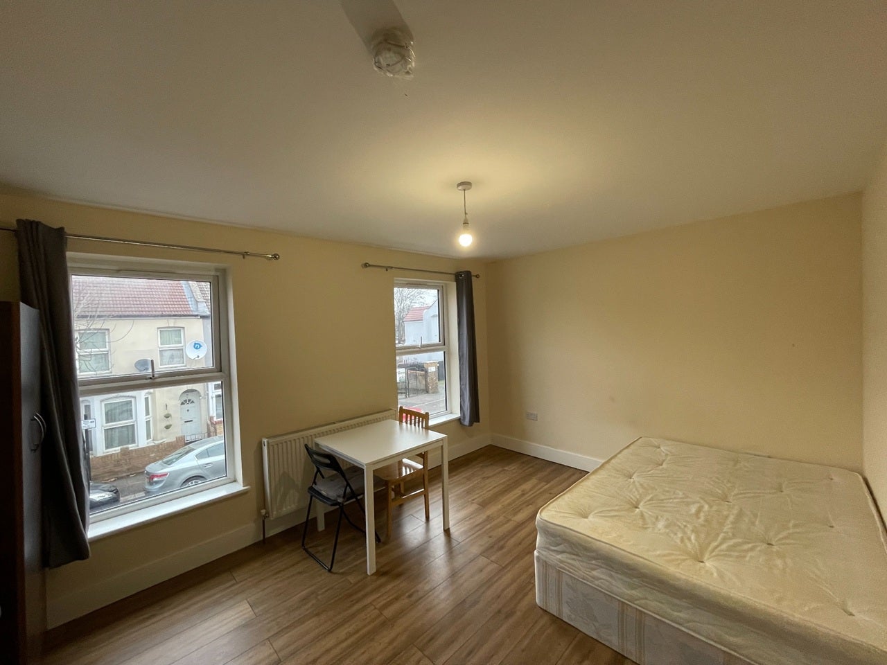 Room Downsell Road in Greater London