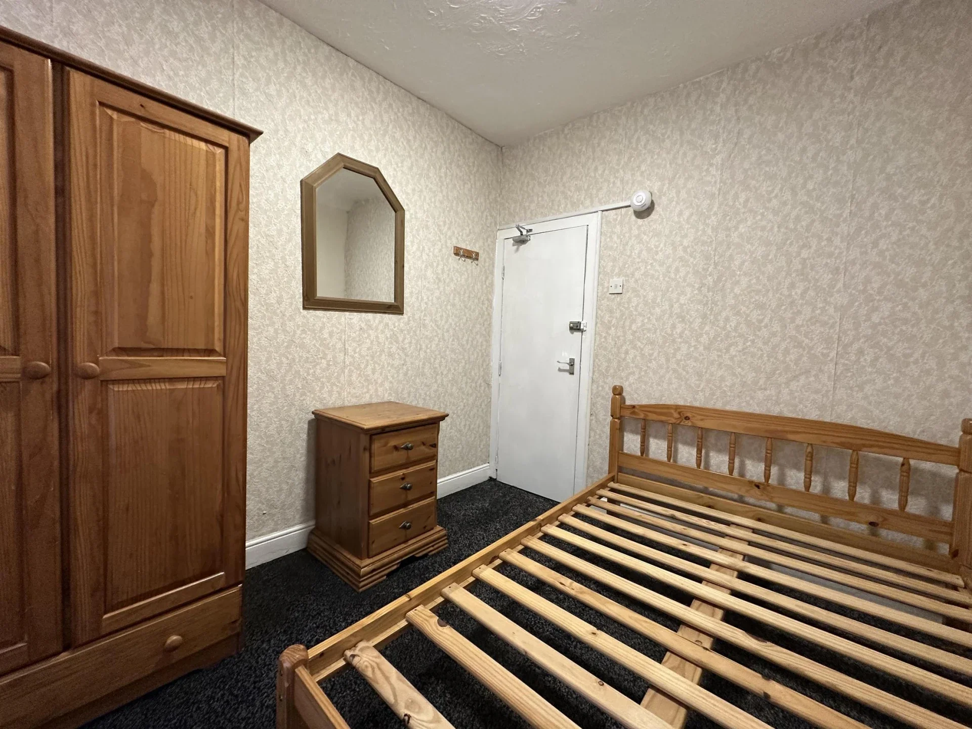 Flat Middlewich Street in Crewe