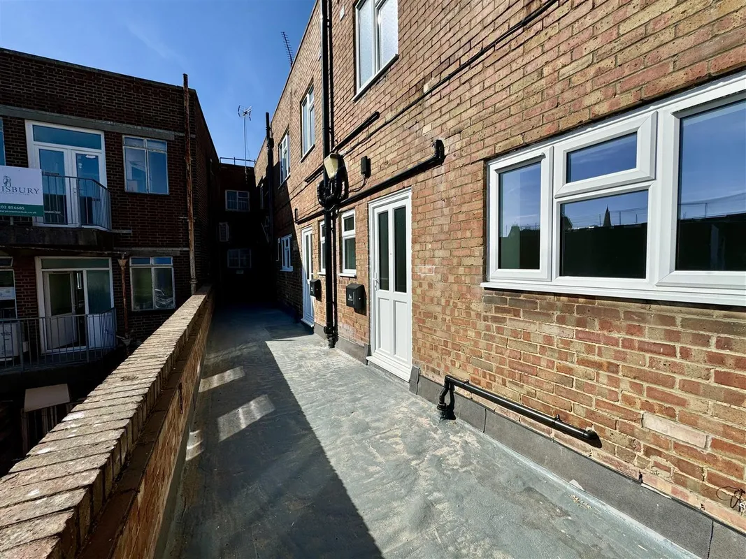 Flat Kingland Crescent in Poole