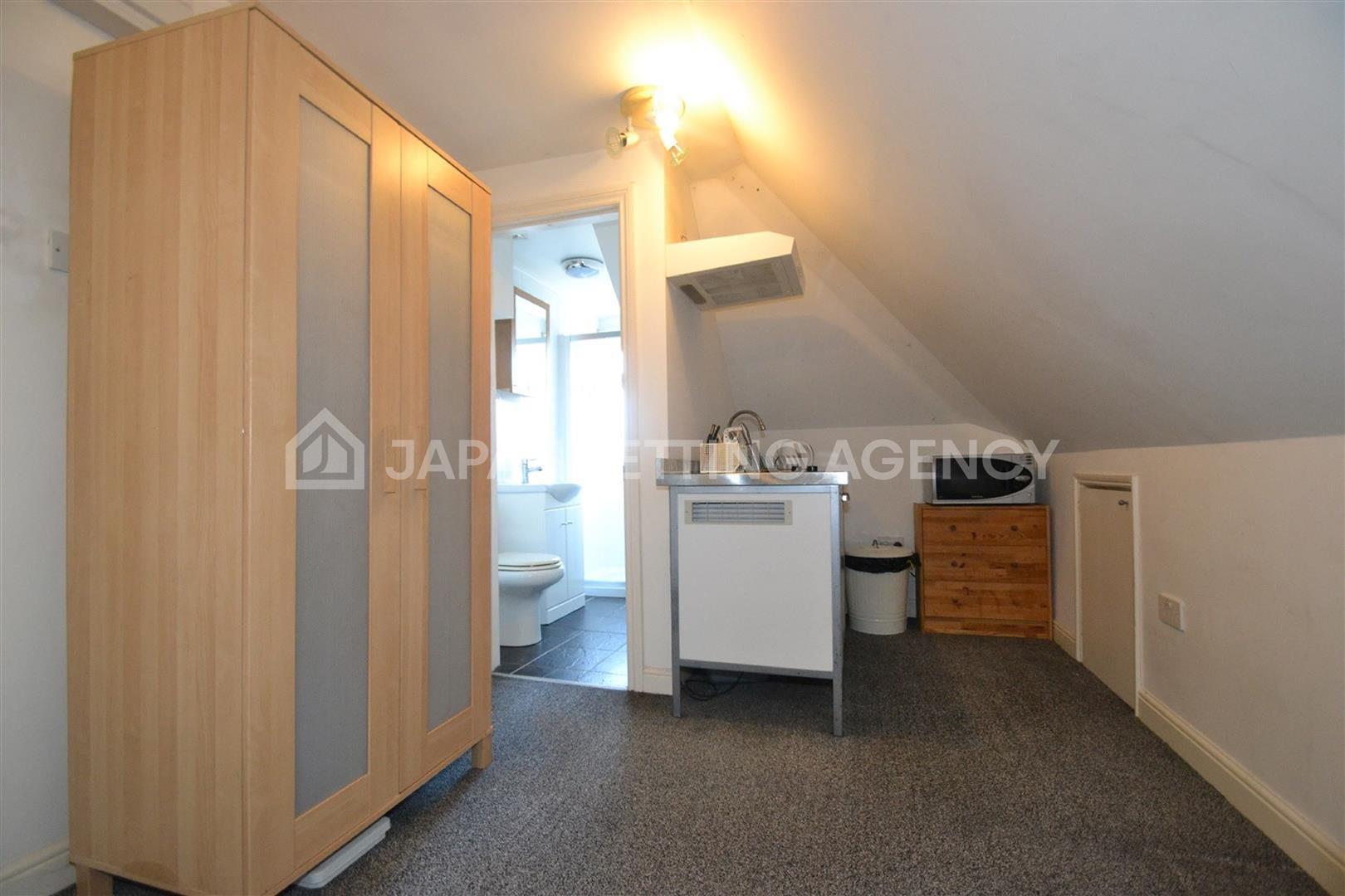 Flat Noel Road in Greater London