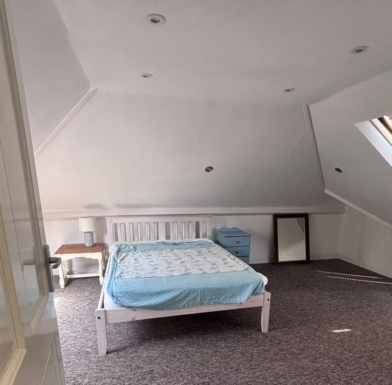 Room Ringwood Road in Poole