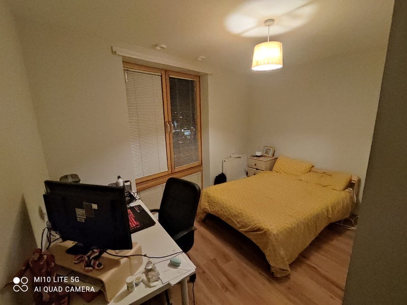 Room Crow Road in Glasgow