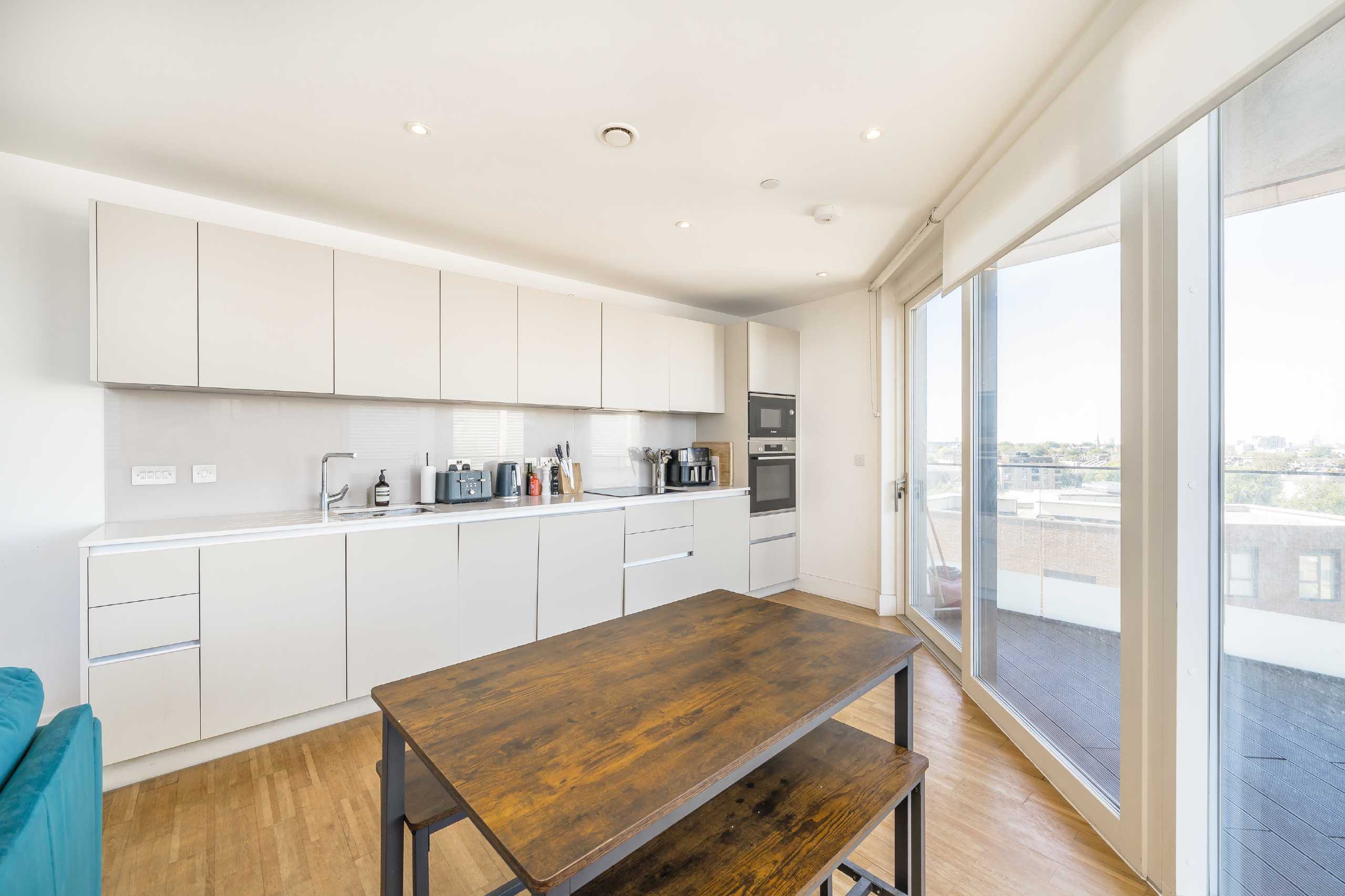 Flat Brixton Hill in Greater London