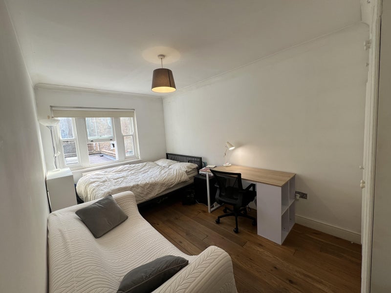 Room Harrow Road in City of Westminster