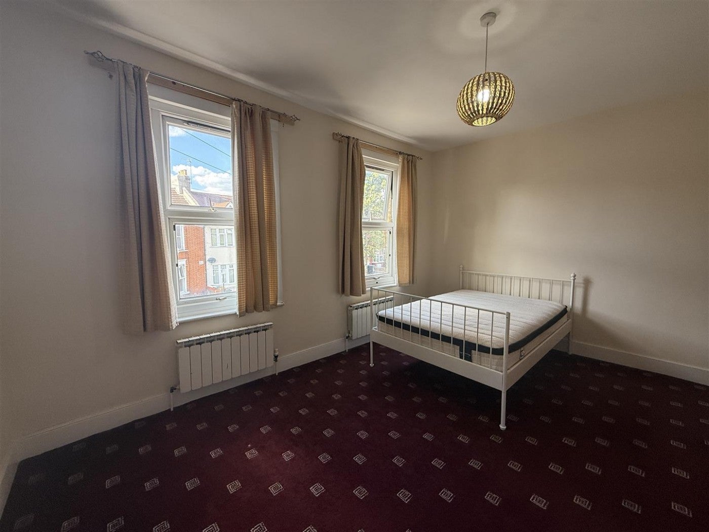 Room La Rose Lane in Greater London
