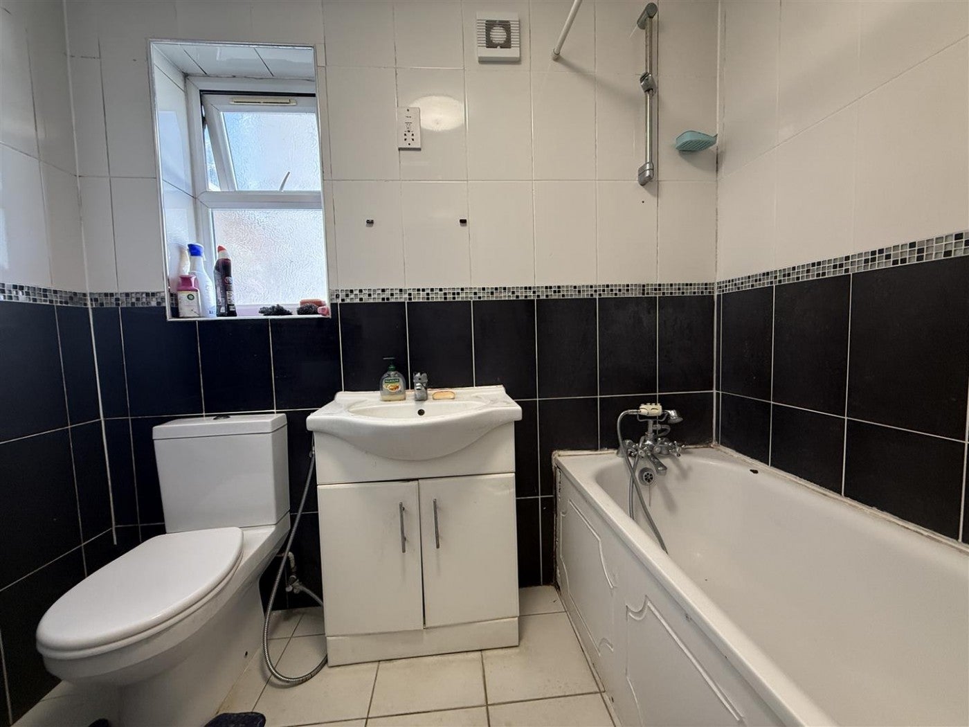 Room La Rose Lane in Greater London