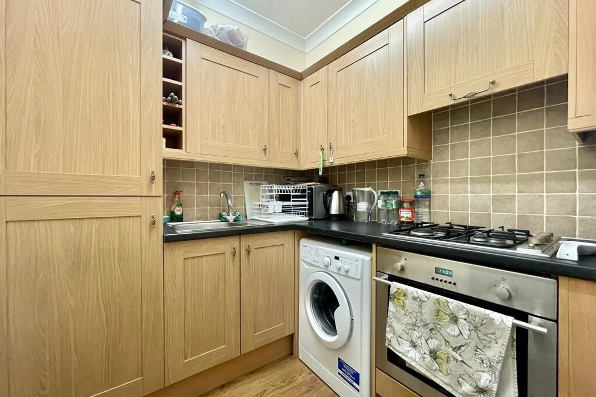Flat Broadwater Road in Worthing