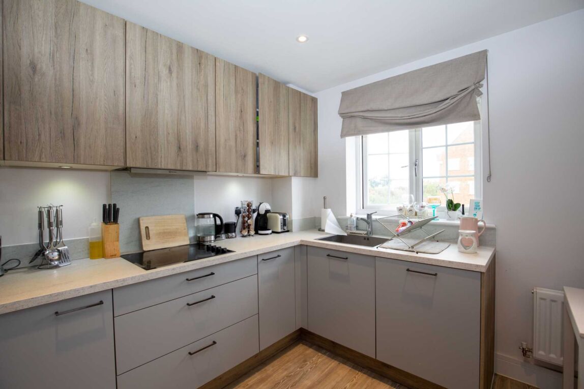 Flat Arundale Walk in Horsham