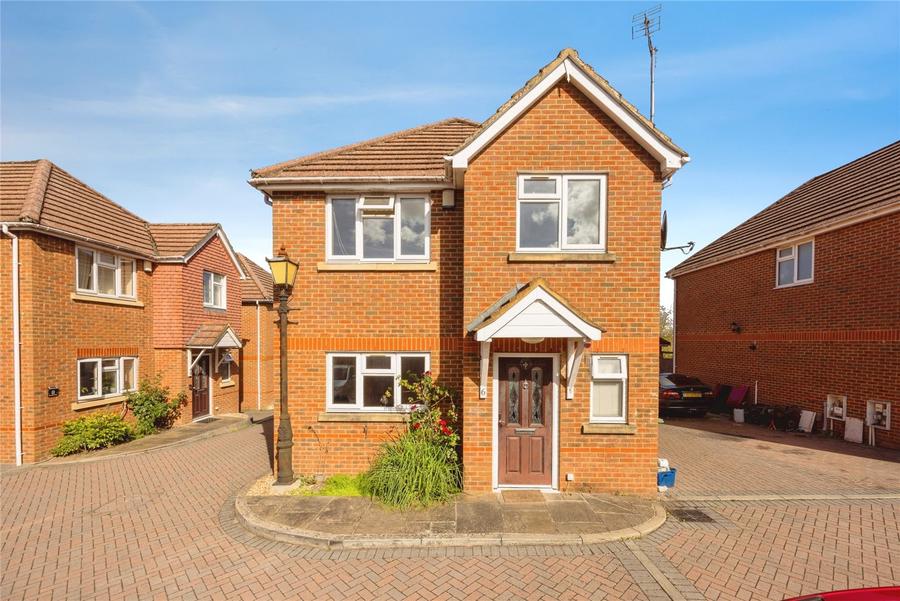 House Samson Close in Rushmoor