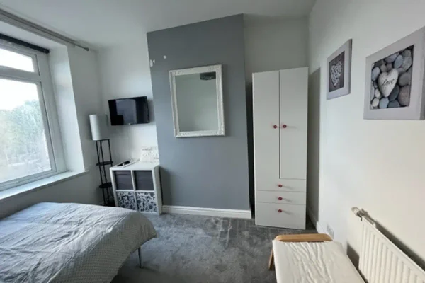 Room Vere Street in Barry